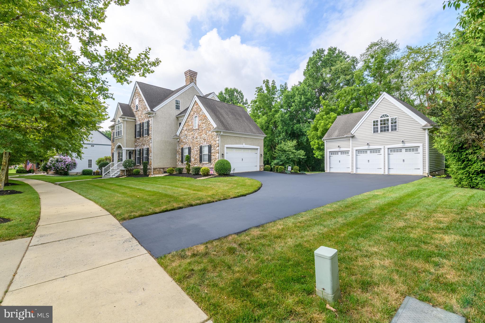432 SPRING HOLLOW DRIVE