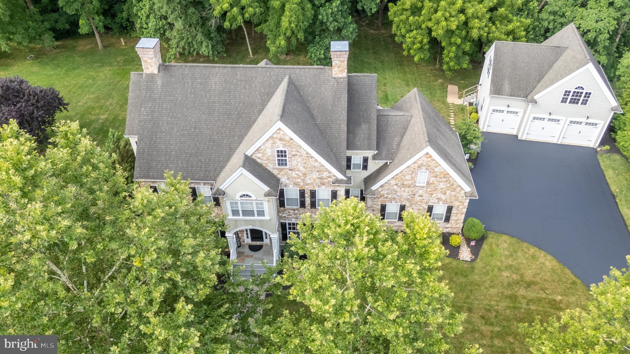 432 SPRING HOLLOW DRIVE