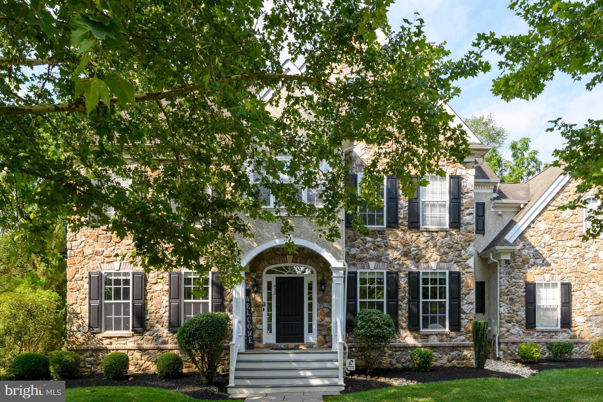 432 SPRING HOLLOW DRIVE