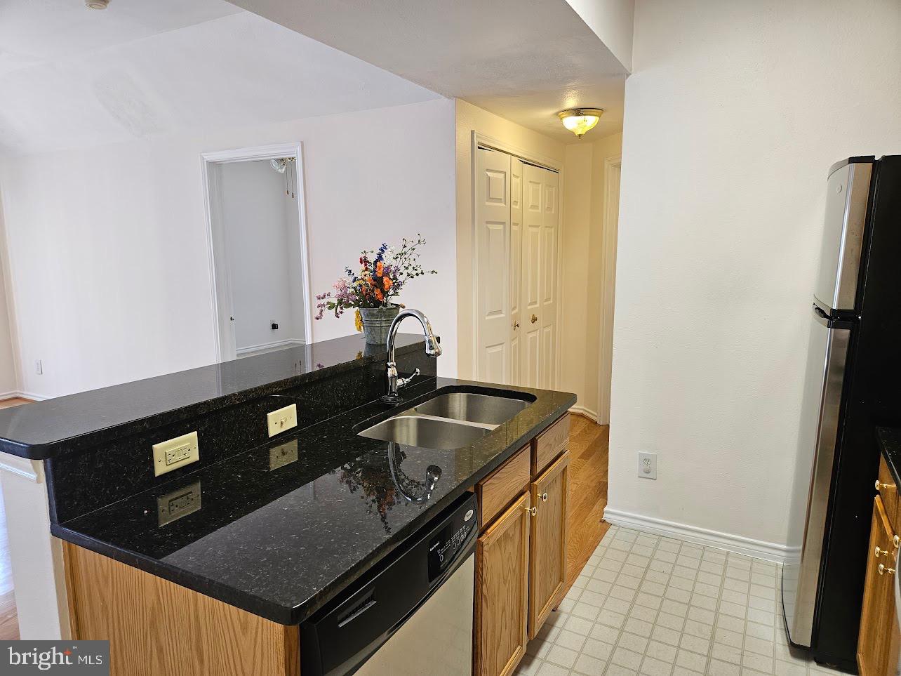 PENDERBROOK SQUARE CONDOMINIUMS - Residential Lease