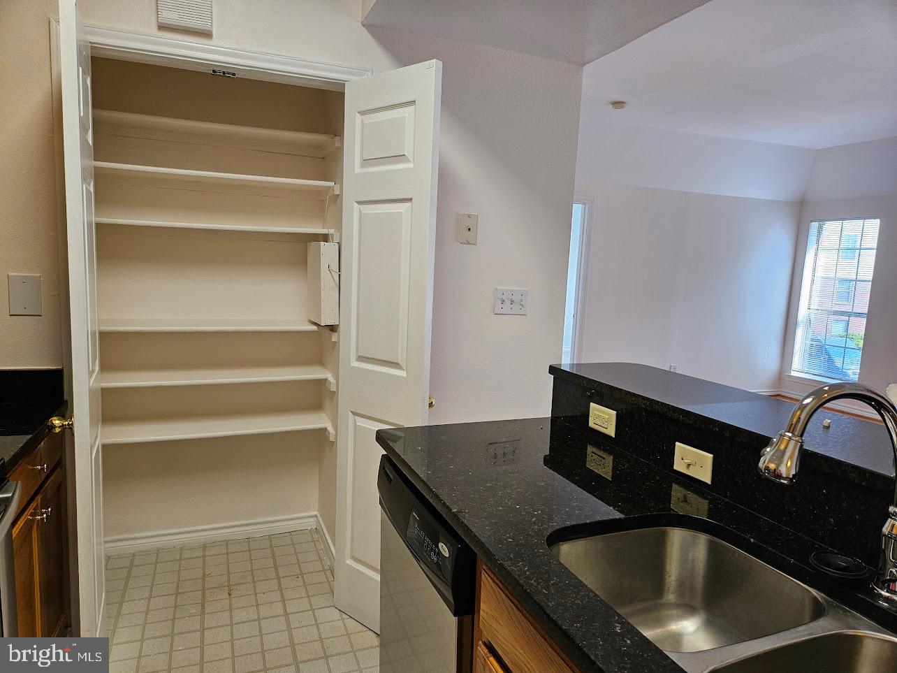 PENDERBROOK SQUARE CONDOMINIUMS - Residential Lease