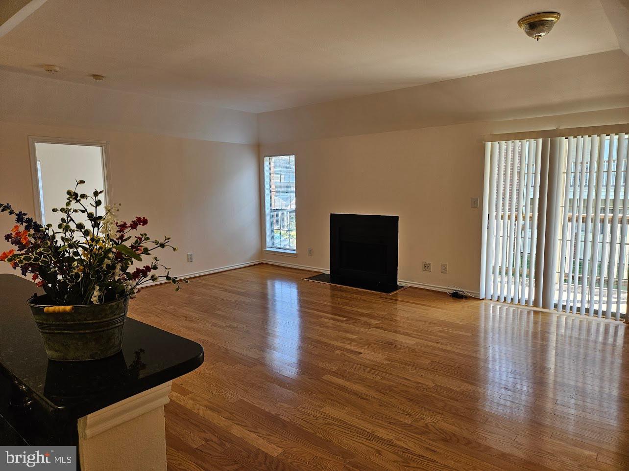 PENDERBROOK SQUARE CONDOMINIUMS - Residential Lease