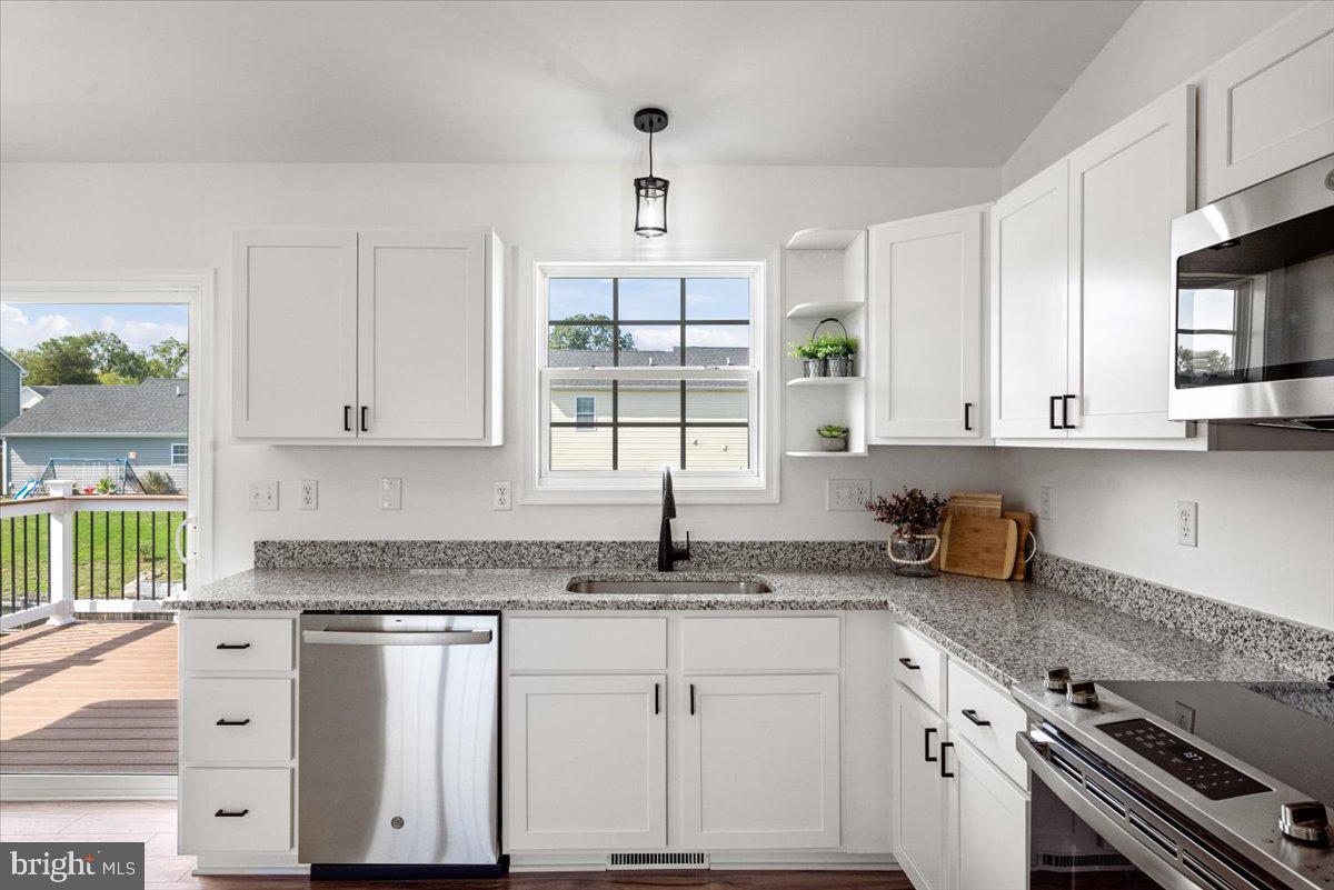 INWOOD VILLAGE - Residential