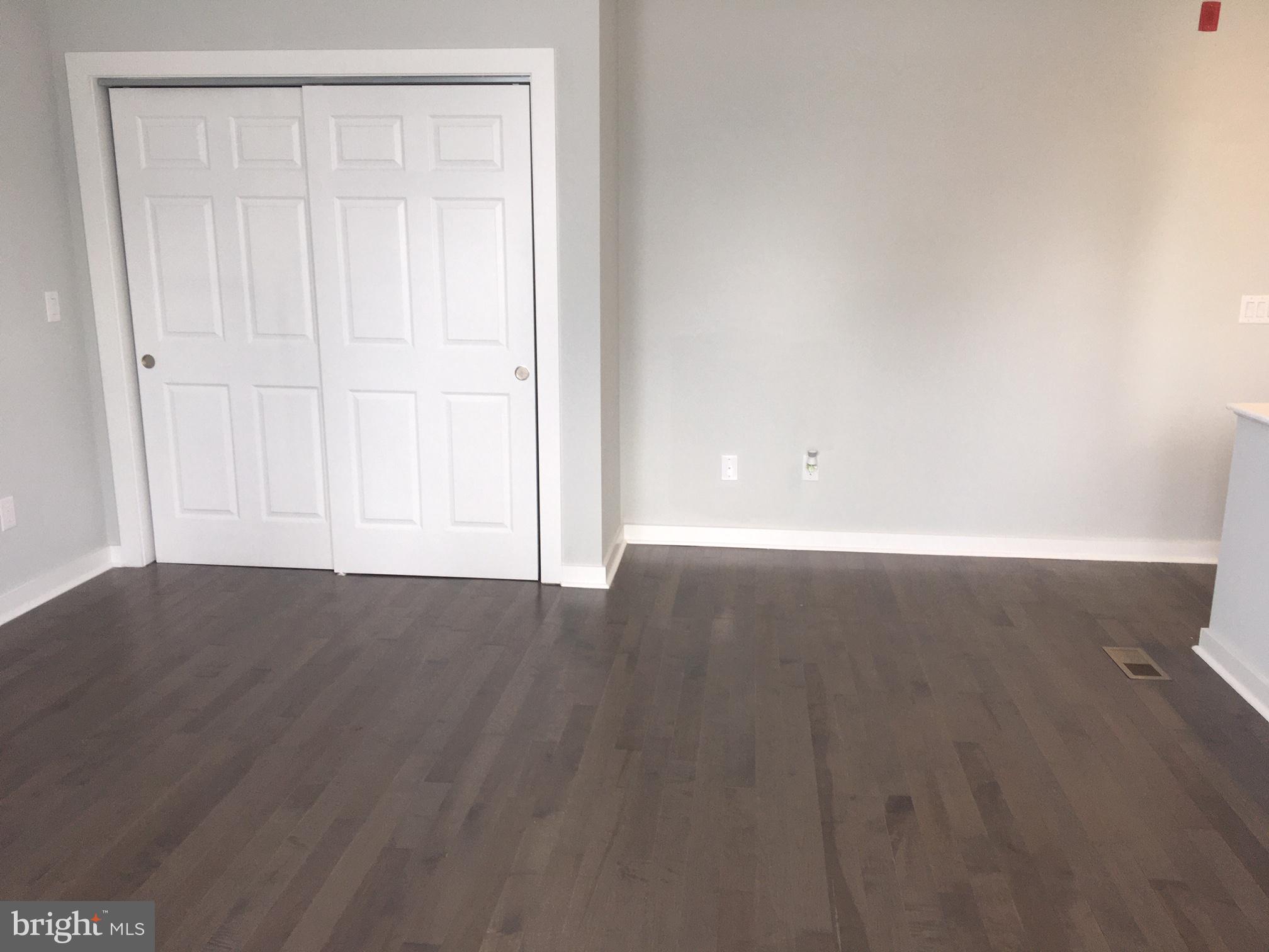 UNIVERSITY CITY - Residential Lease