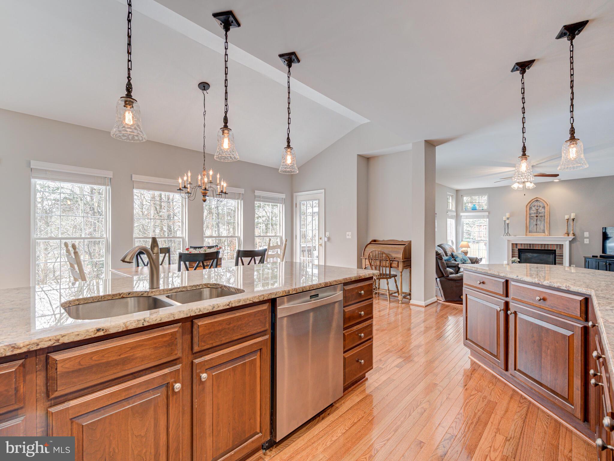 ASHBURN MANOR - Residential