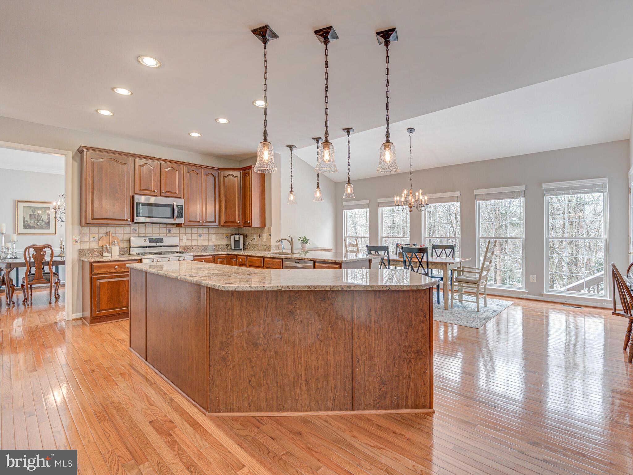 ASHBURN MANOR - Residential