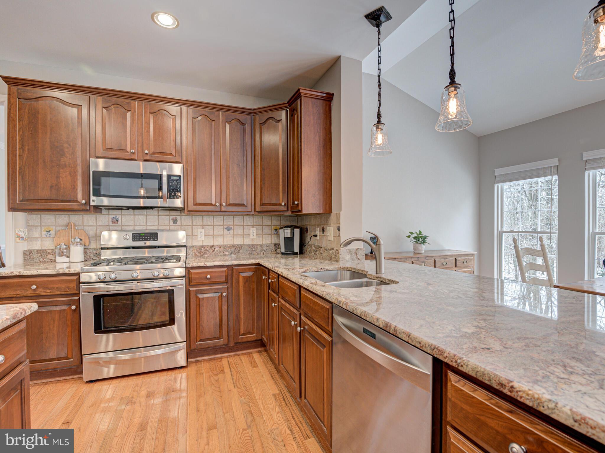 ASHBURN MANOR - Residential