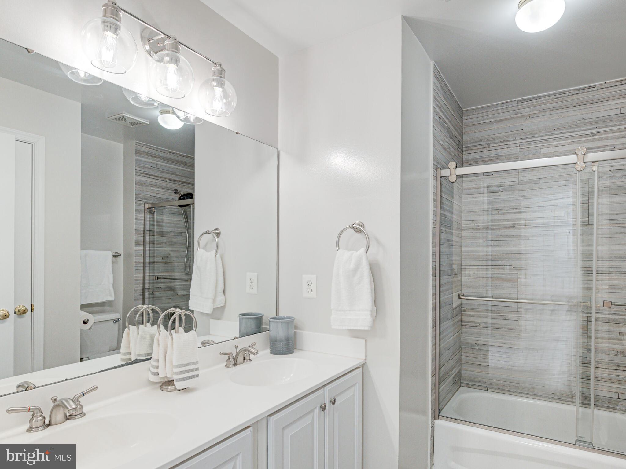 ASHBURN MANOR - Residential