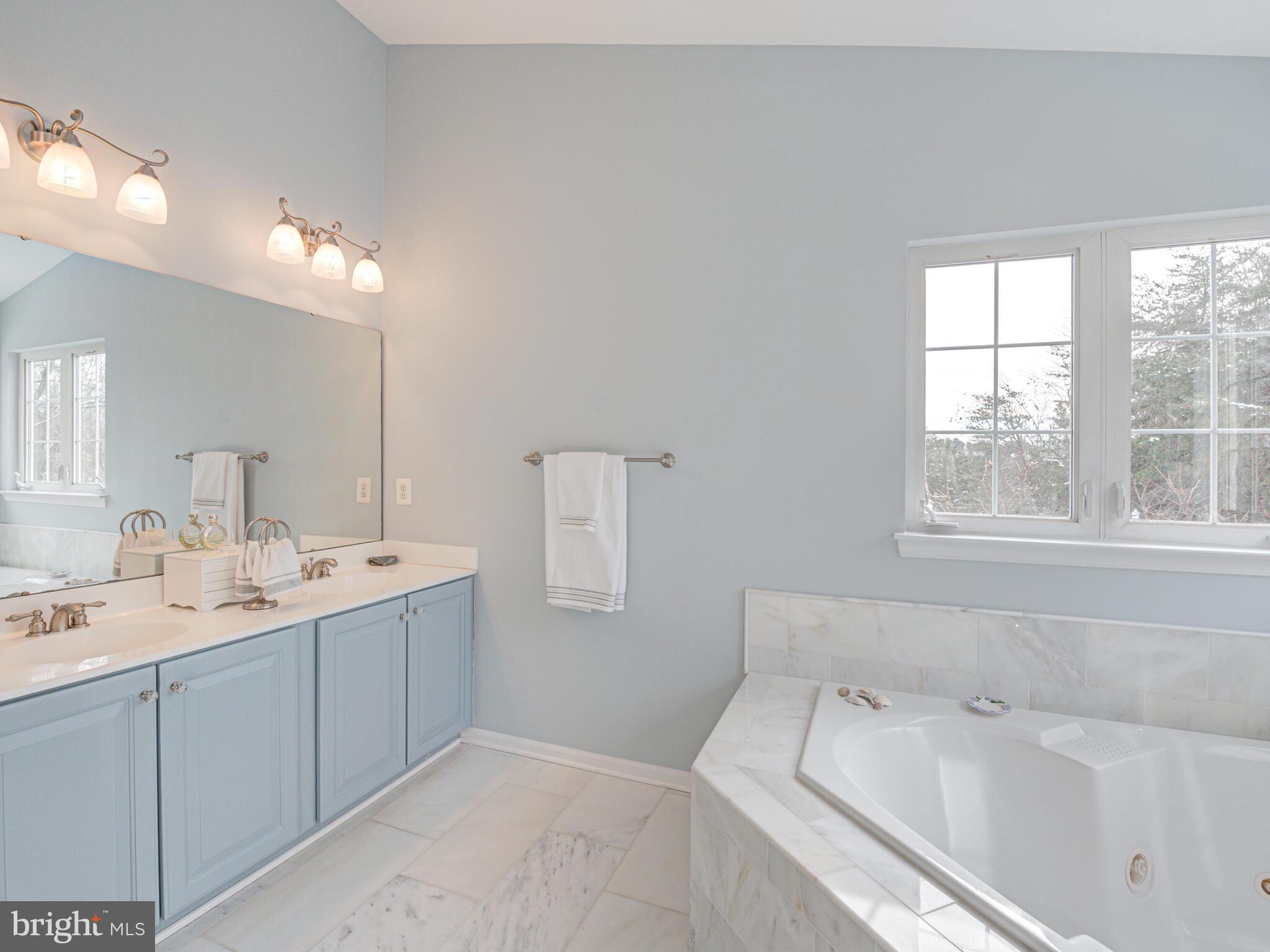 ASHBURN MANOR - Residential