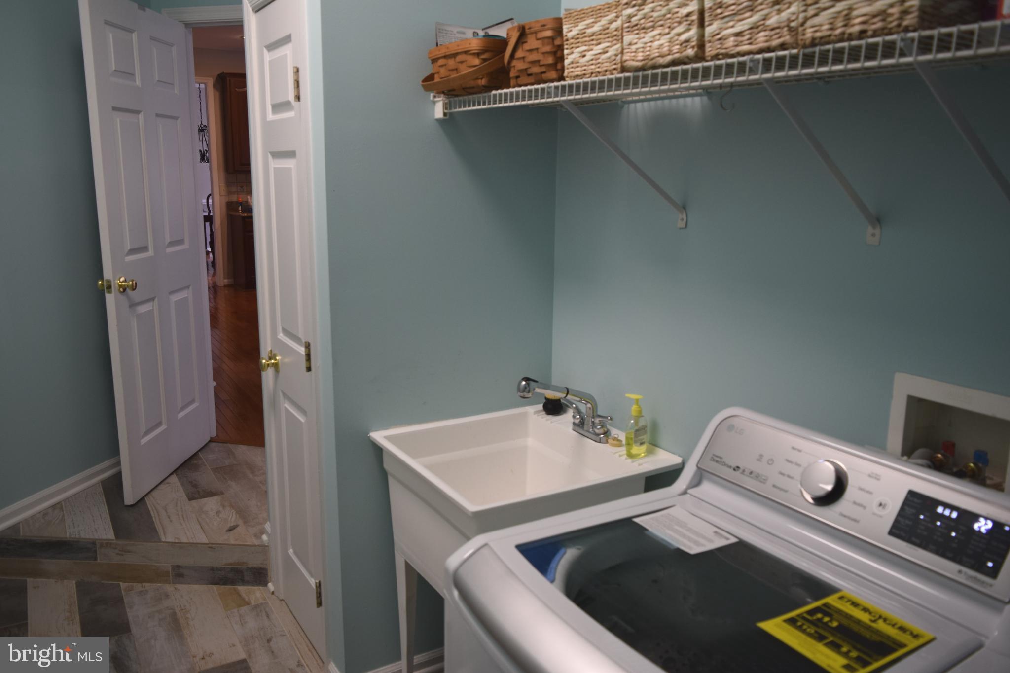 ASHBURN MANOR - Residential