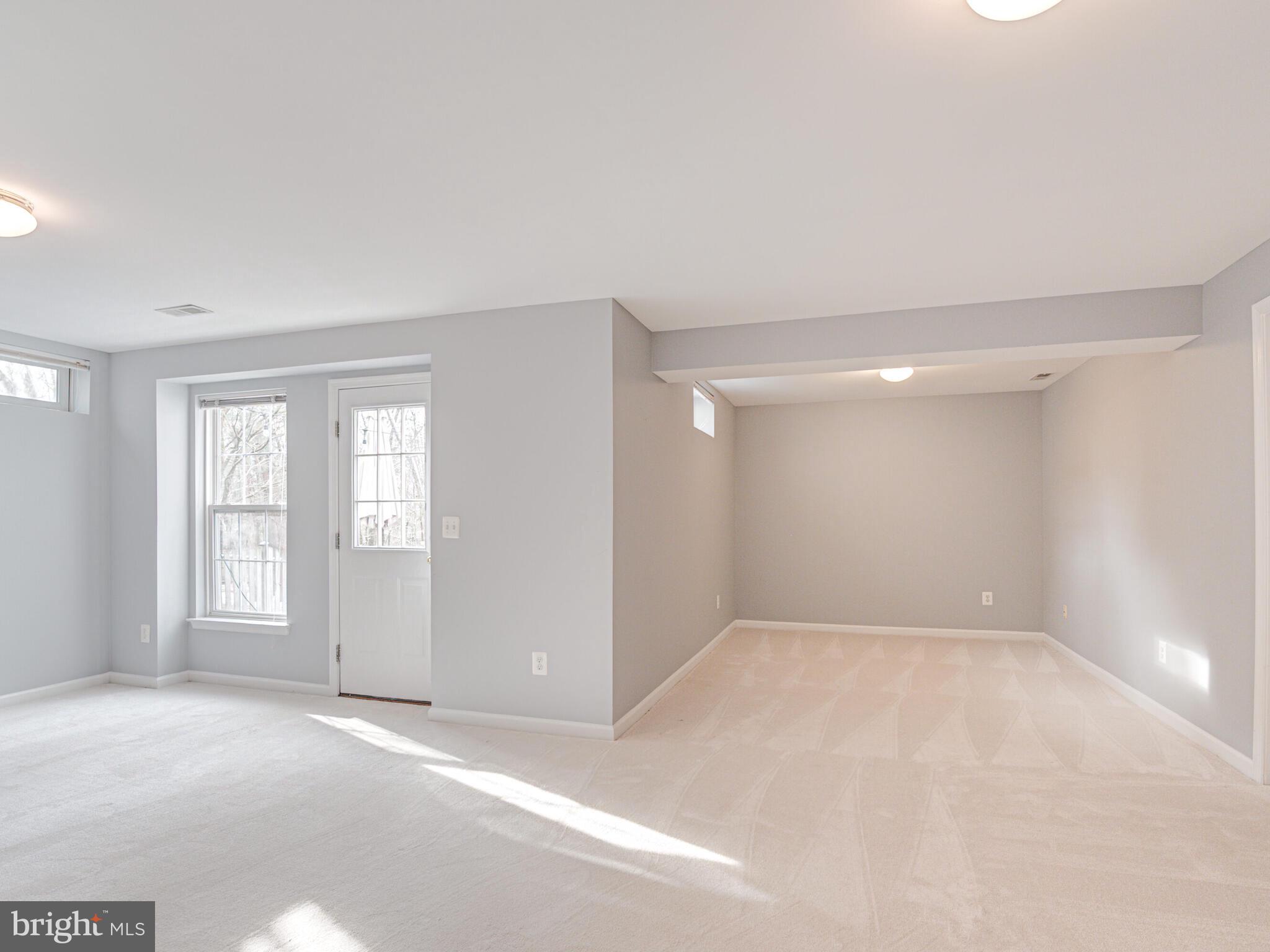 ASHBURN MANOR - Residential