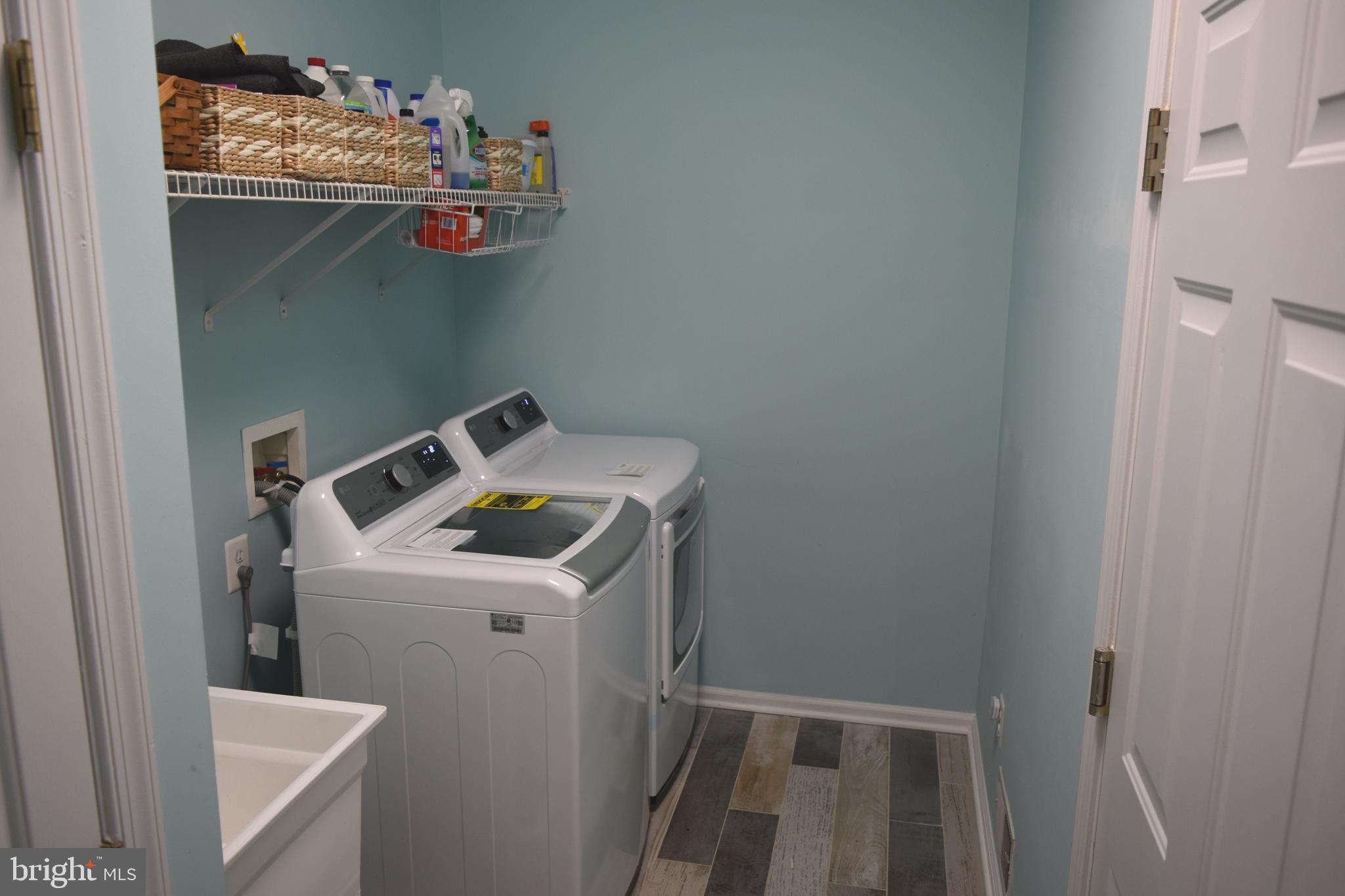 ASHBURN MANOR - Residential