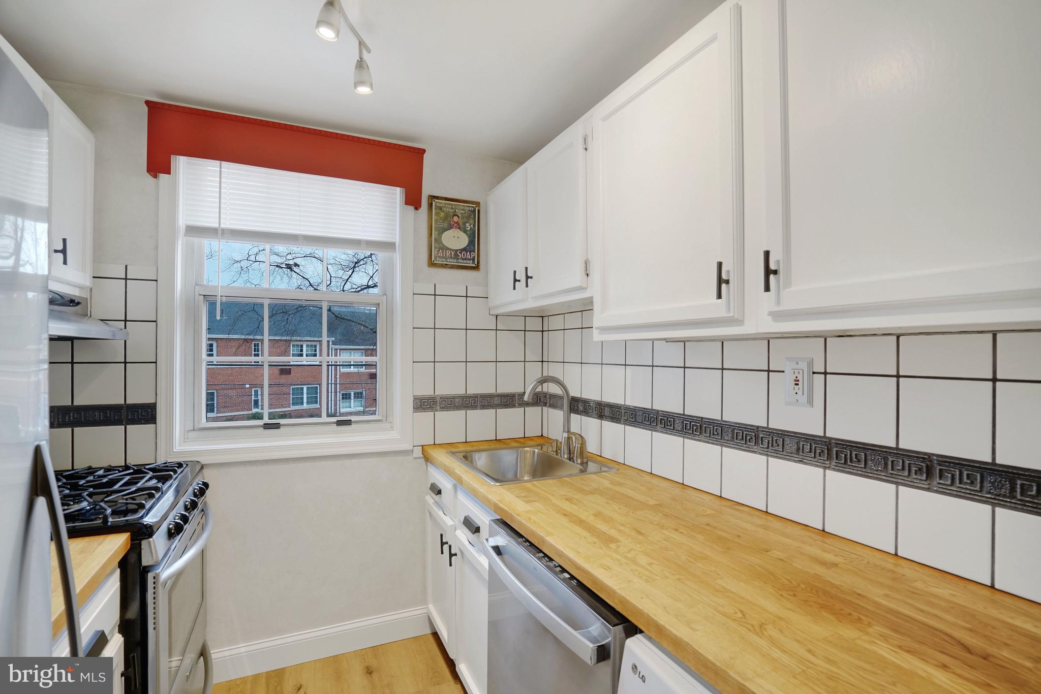 ARLINGTON OAKS - Residential