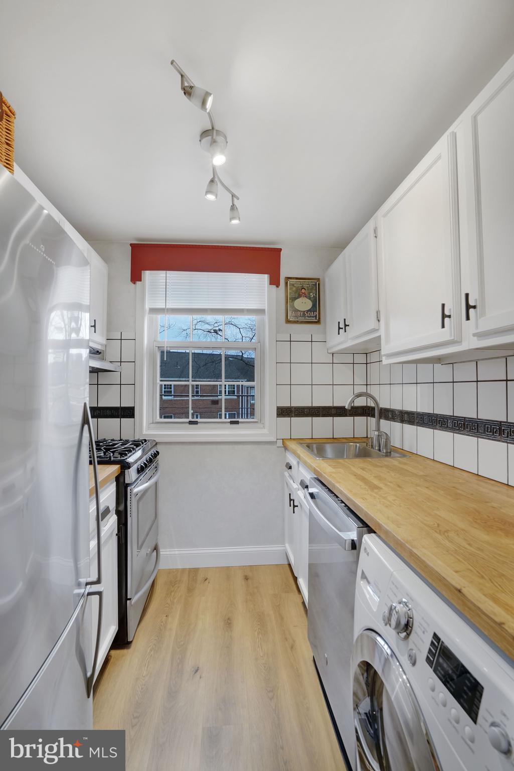 ARLINGTON OAKS - Residential