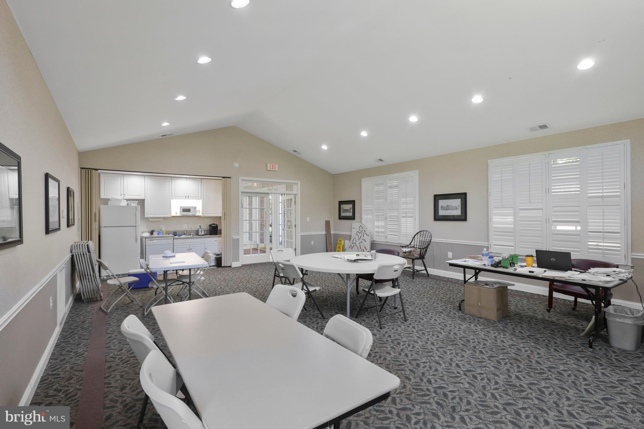 ARLINGTON OAKS - Residential