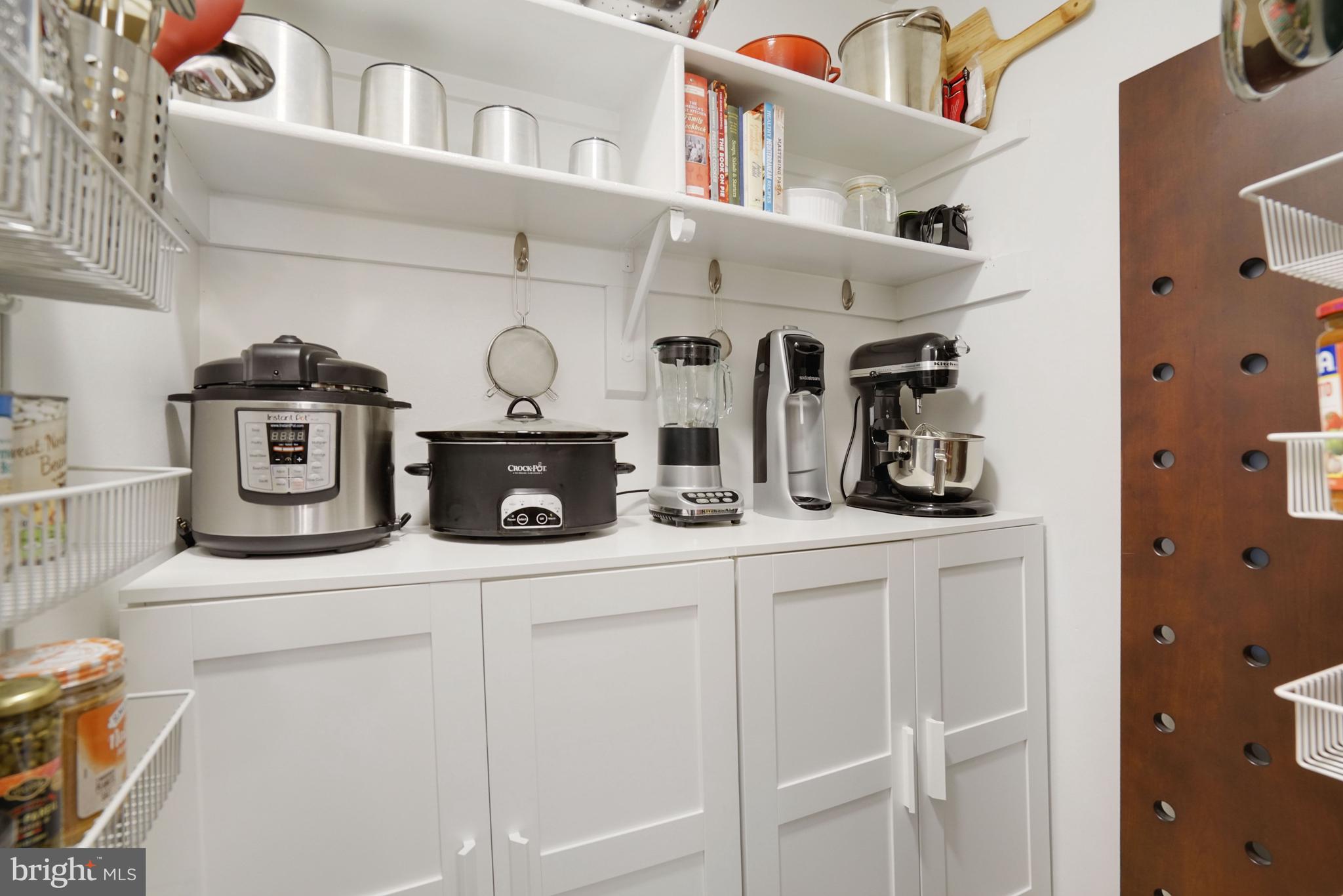 ARLINGTON OAKS - Residential