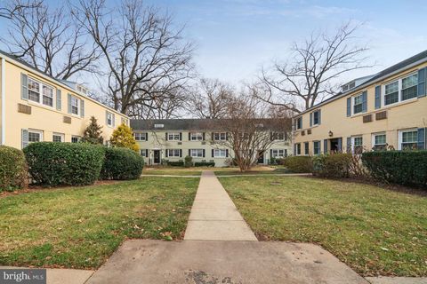 Condo For Sale - 107 N George Mason Drive #4<br/> ARLINGTON, VA 22203