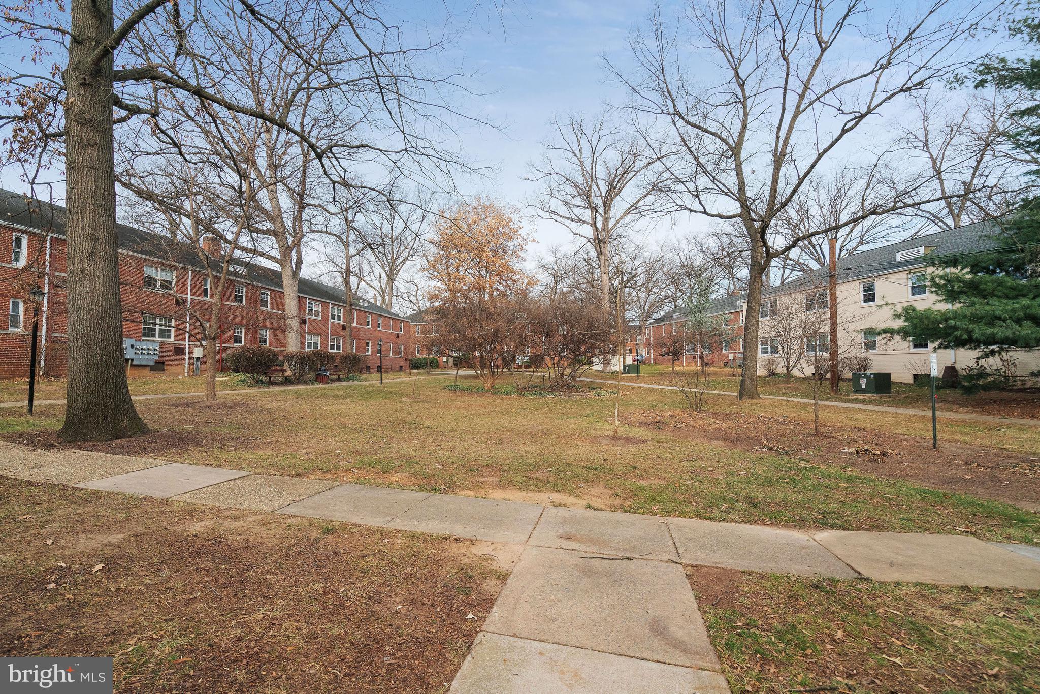 ARLINGTON OAKS - Residential