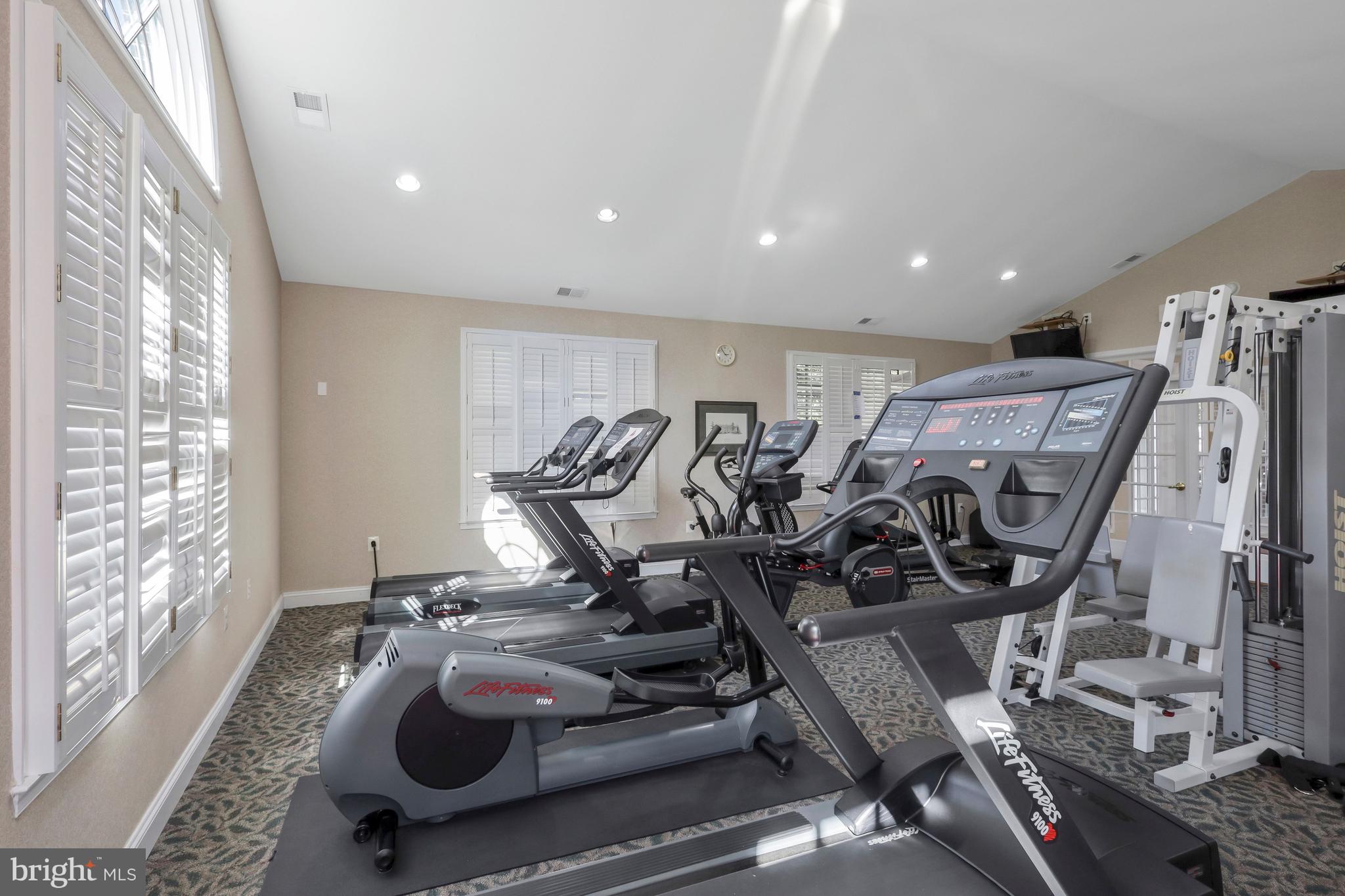 ARLINGTON OAKS - Residential