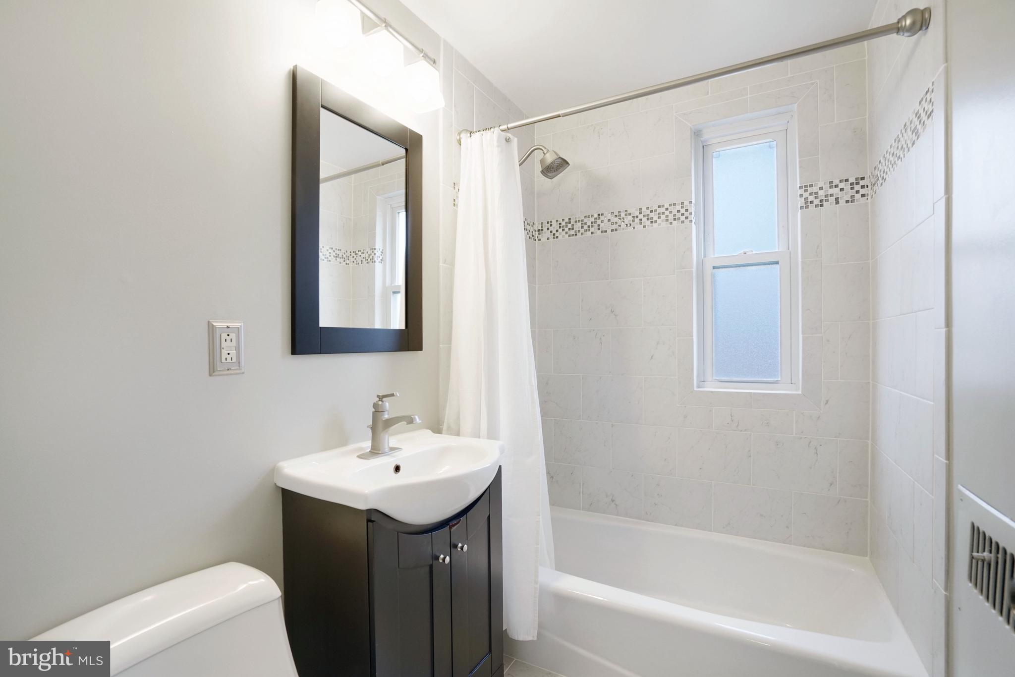 ARLINGTON OAKS - Residential