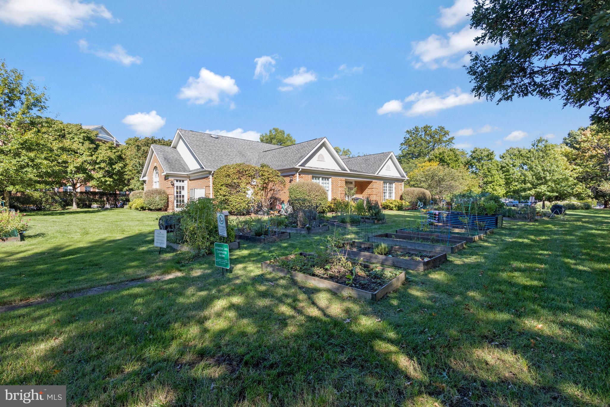 ARLINGTON OAKS - Residential