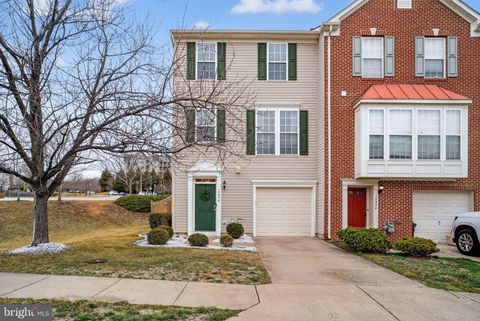 Photo of 15976 Canada Goose Loop, WOODBRIDGE, VA 22191 (MLS # VAPW2113434)