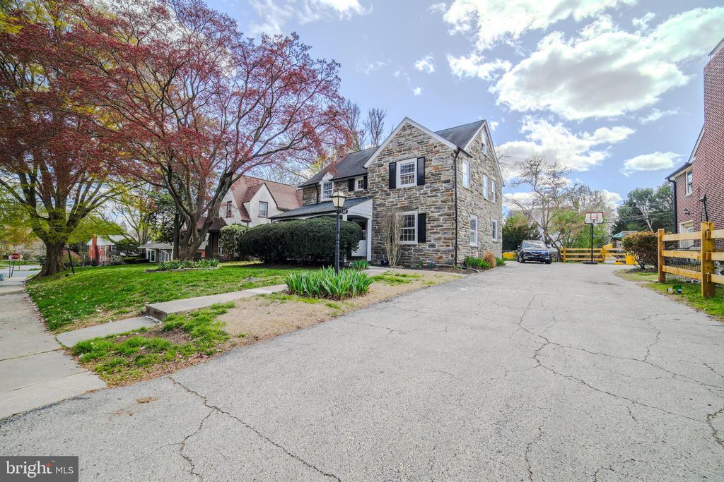 Photo of 128 Henley Road, WYNNEWOOD, PA 19096 (MLS # PAMC2164778)