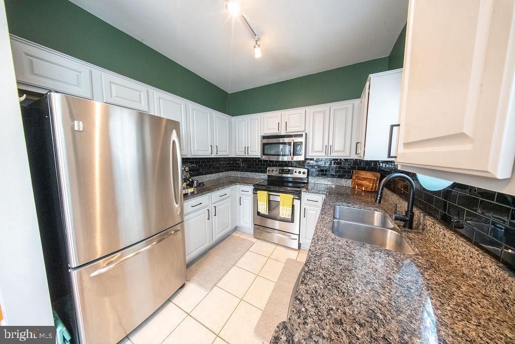 4550 STRUTFIELD LANE 2115
