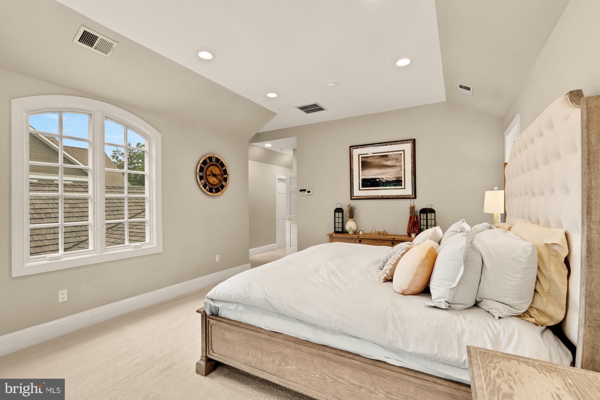 WHITEHALL MANOR - Residential