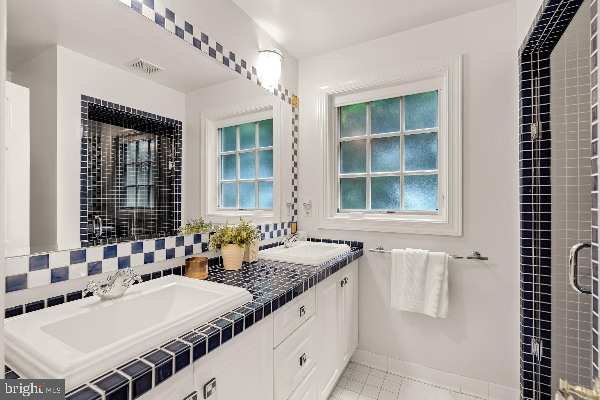 WHITEHALL MANOR - Residential