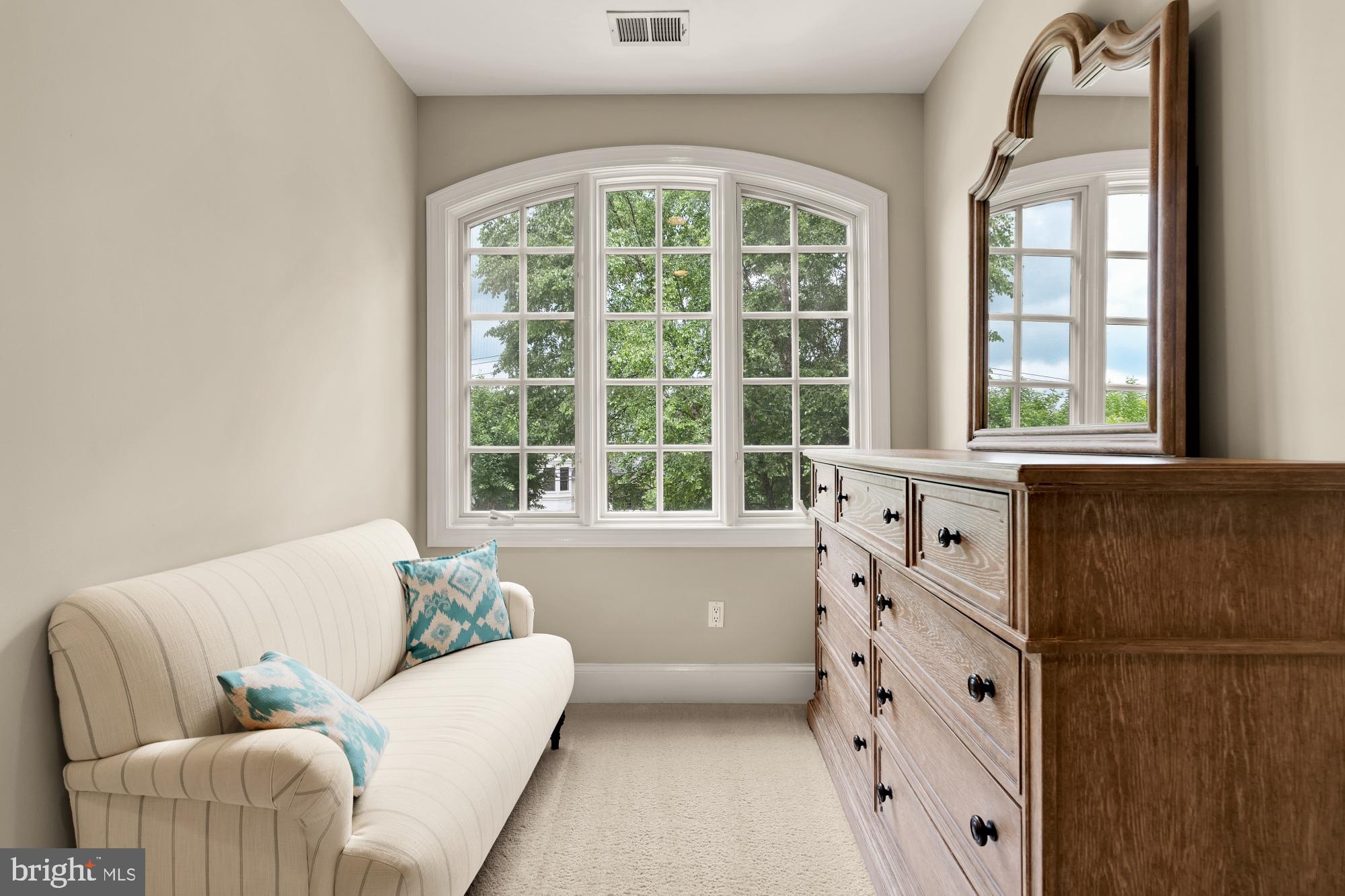 WHITEHALL MANOR - Residential