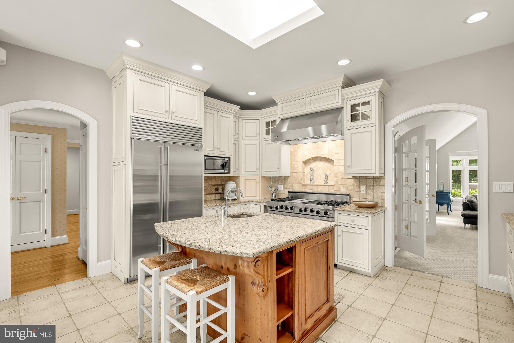 WHITEHALL MANOR - Residential