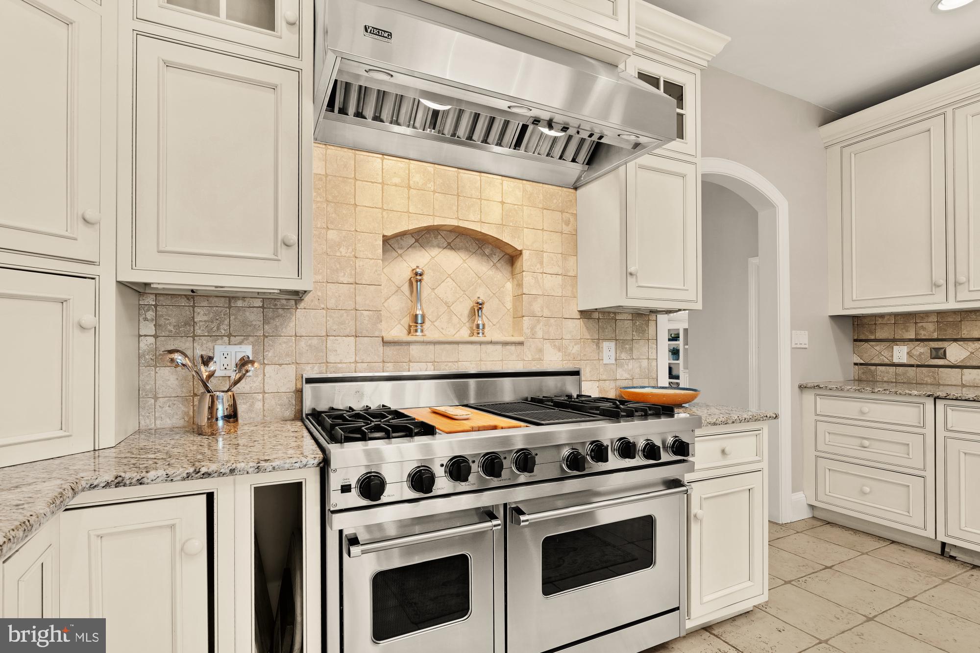 WHITEHALL MANOR - Residential