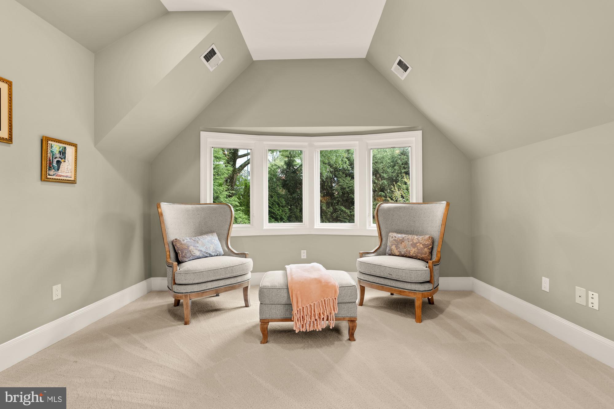 WHITEHALL MANOR - Residential