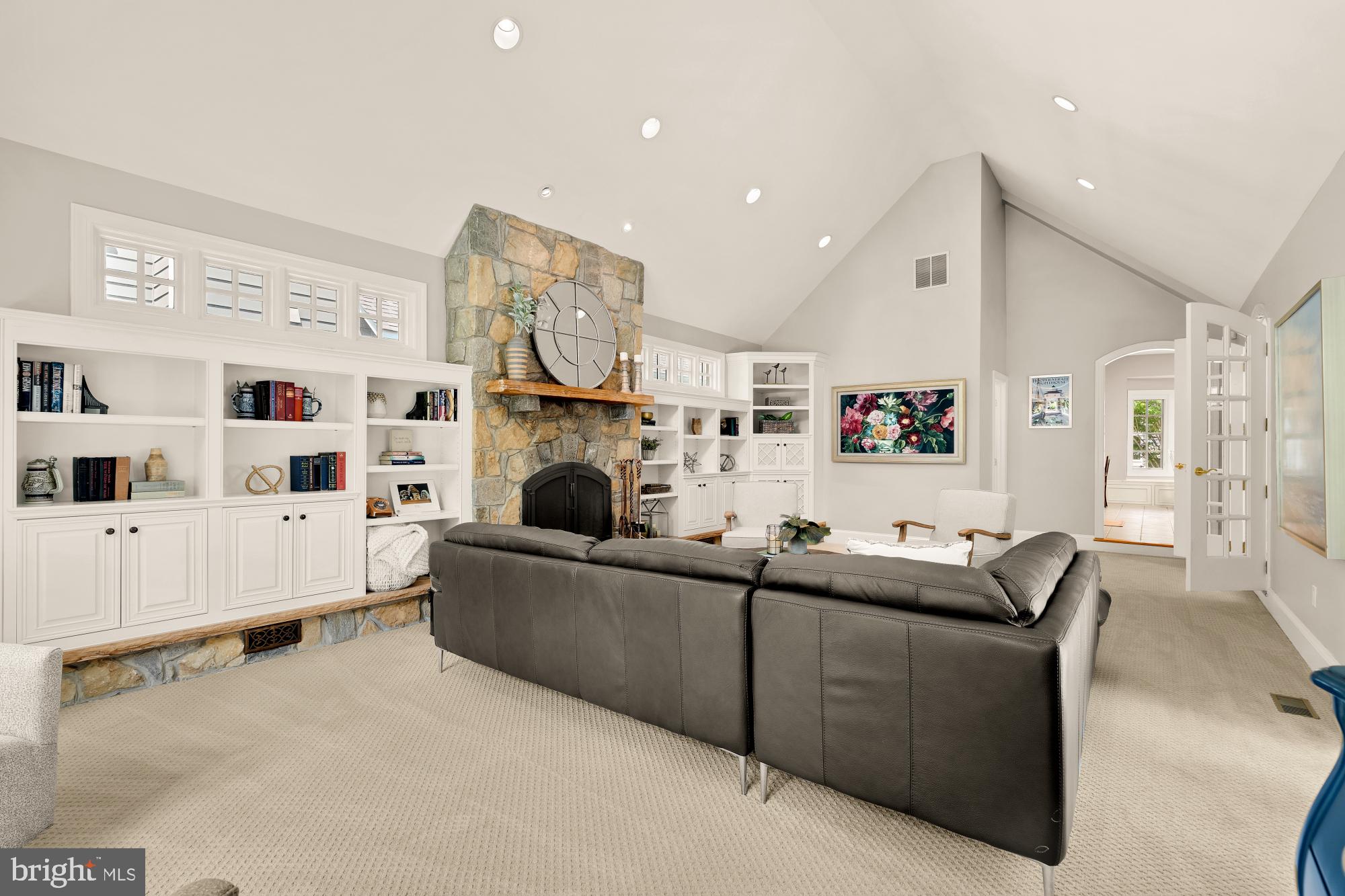 WHITEHALL MANOR - Residential