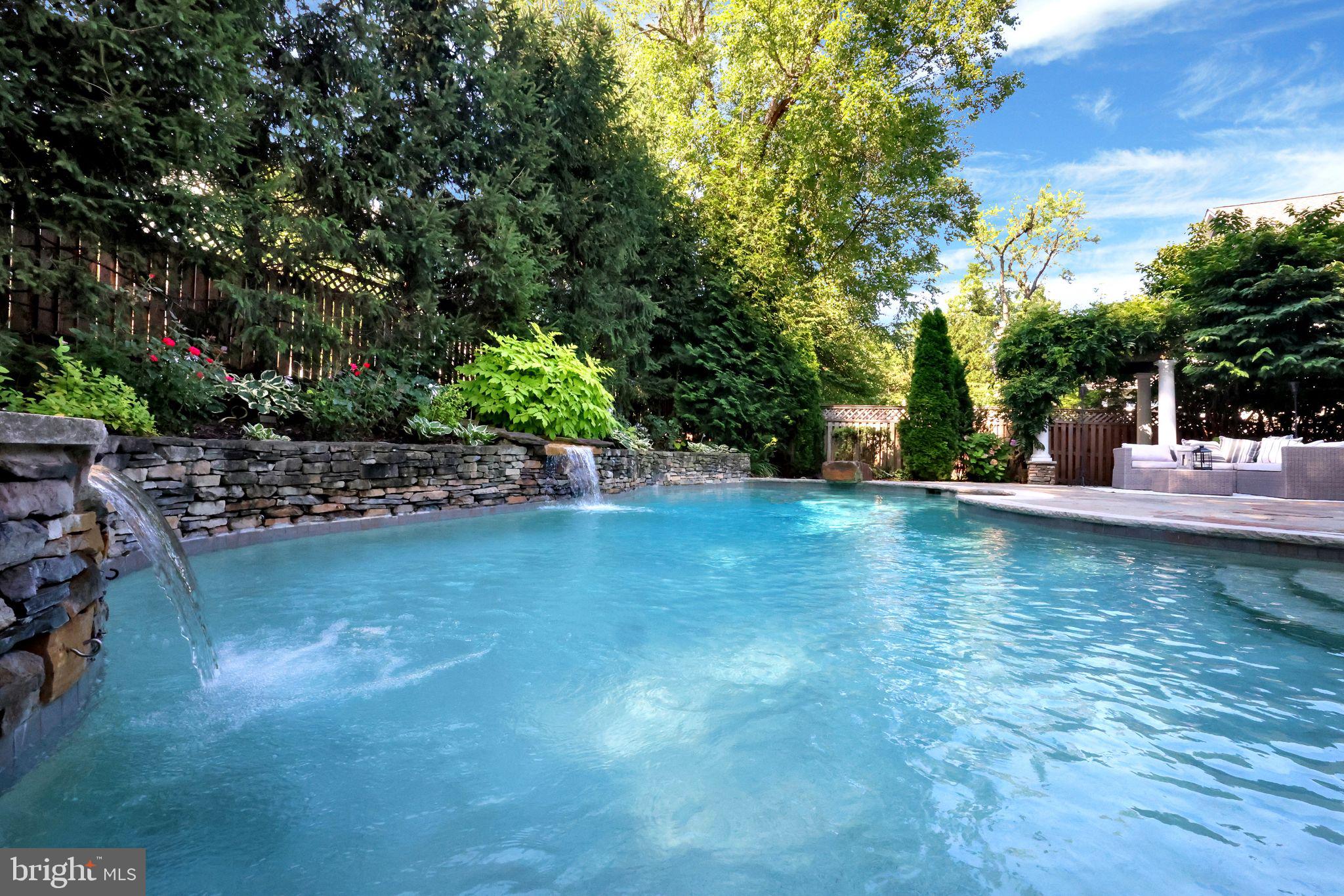 WHITEHALL MANOR - Residential