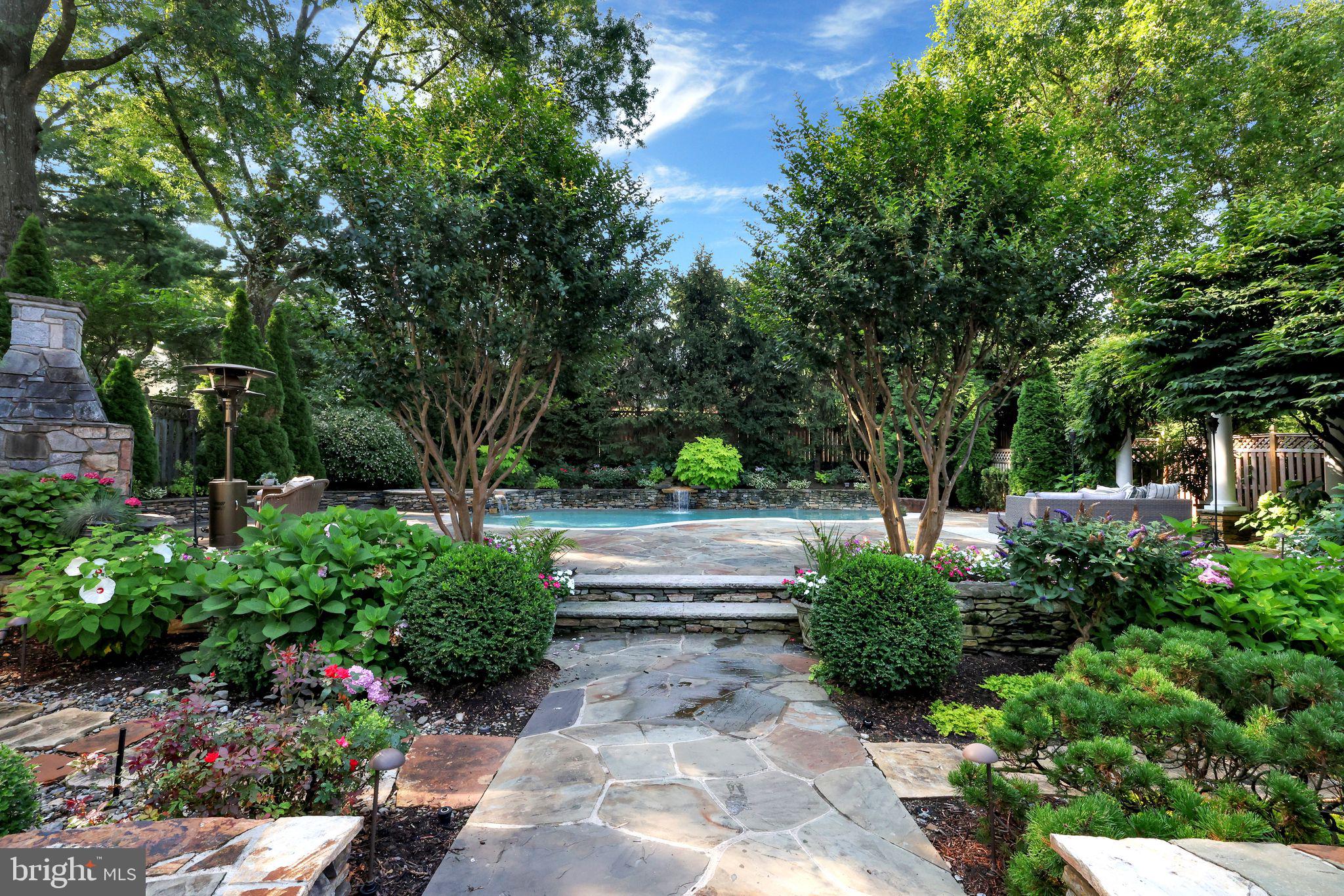 WHITEHALL MANOR - Residential