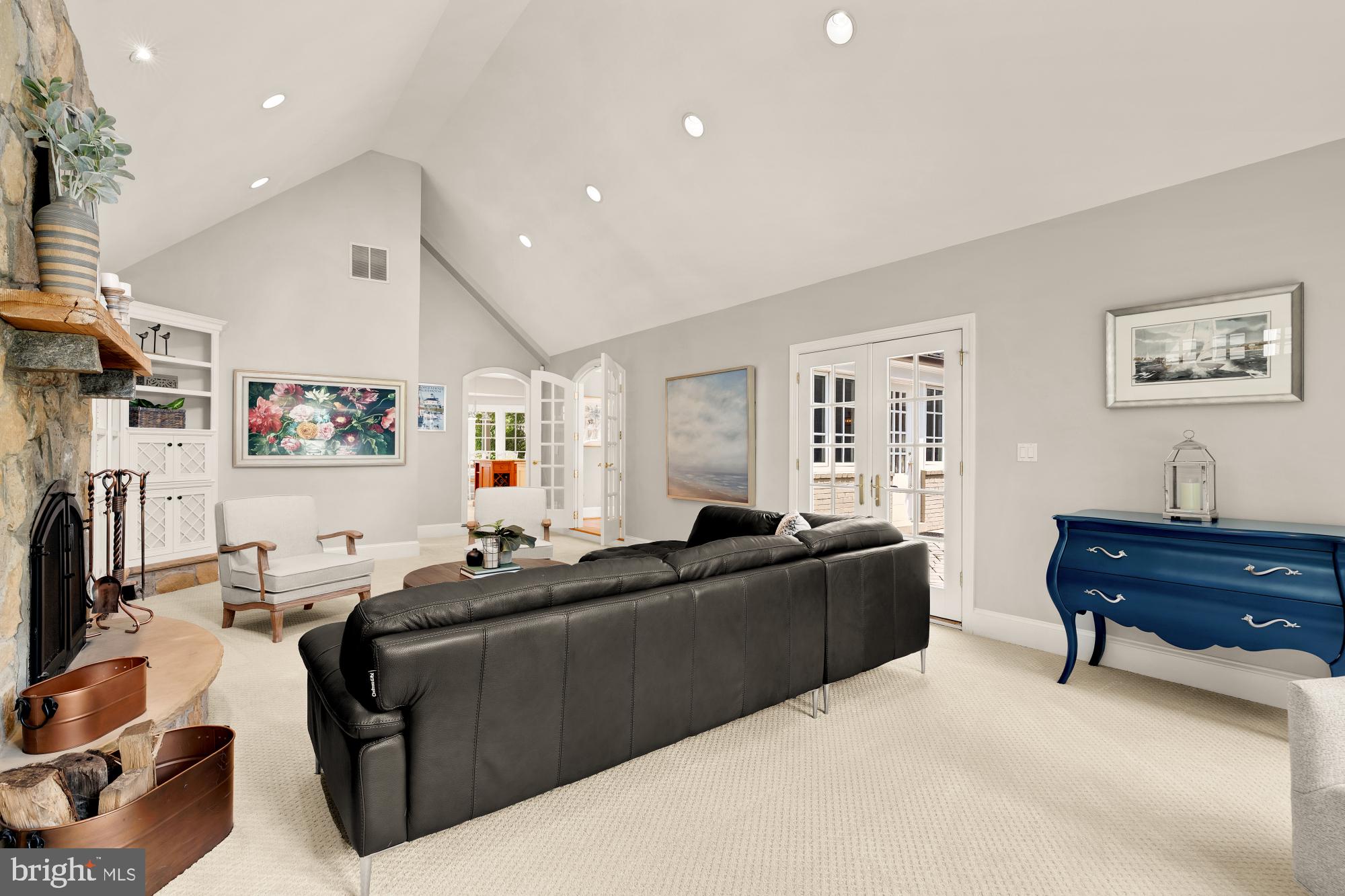 WHITEHALL MANOR - Residential