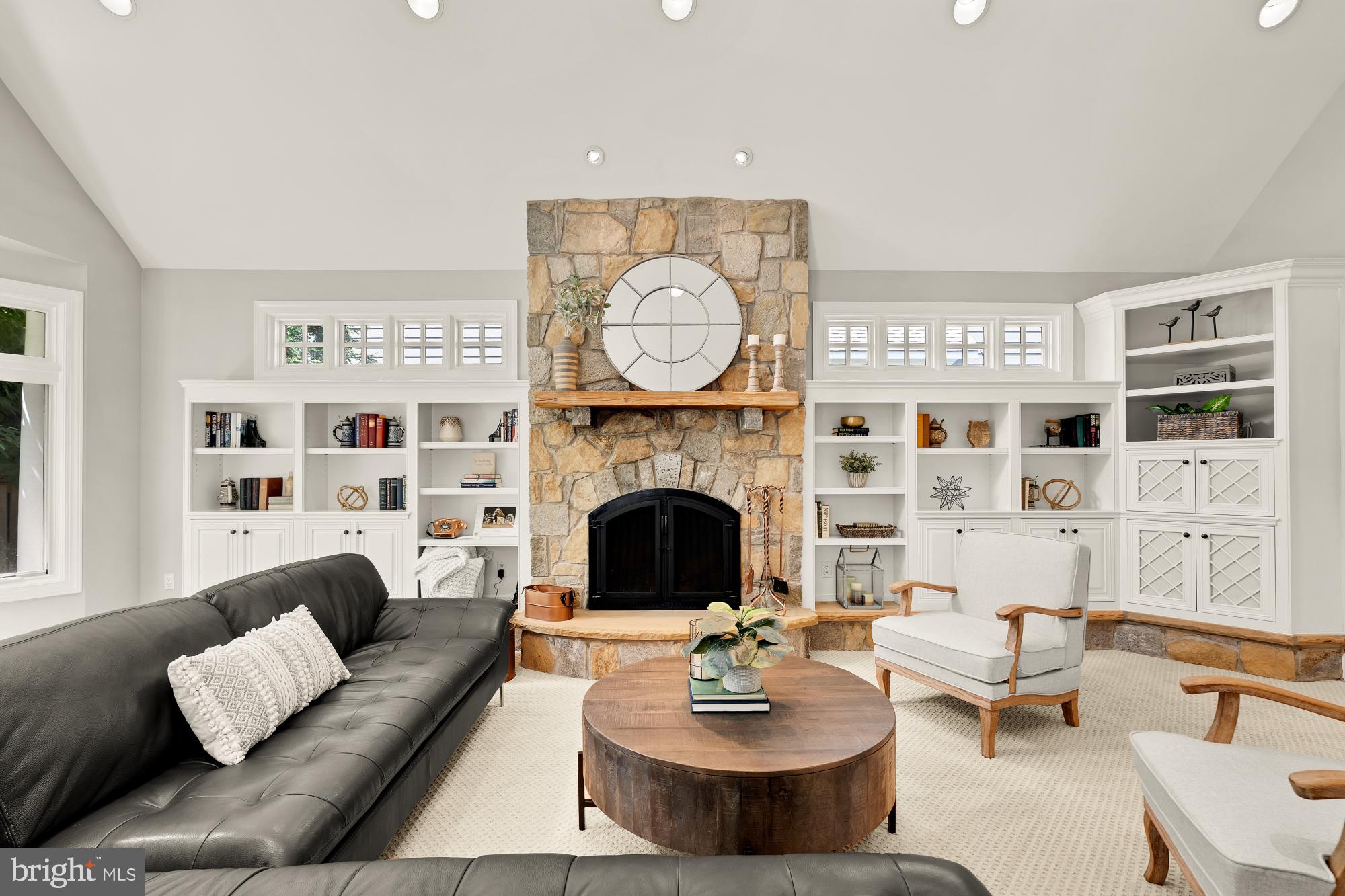 WHITEHALL MANOR - Residential