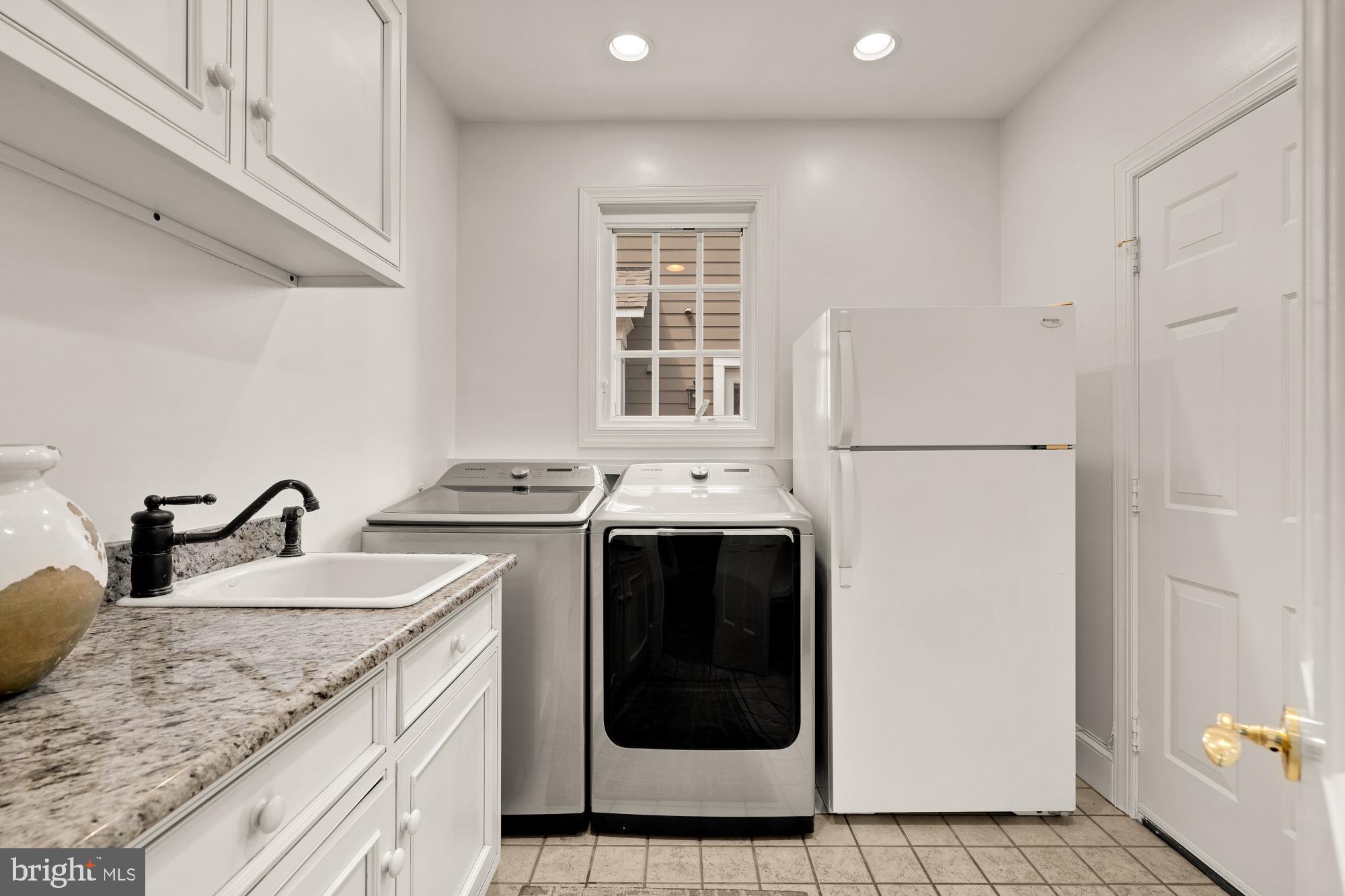 WHITEHALL MANOR - Residential