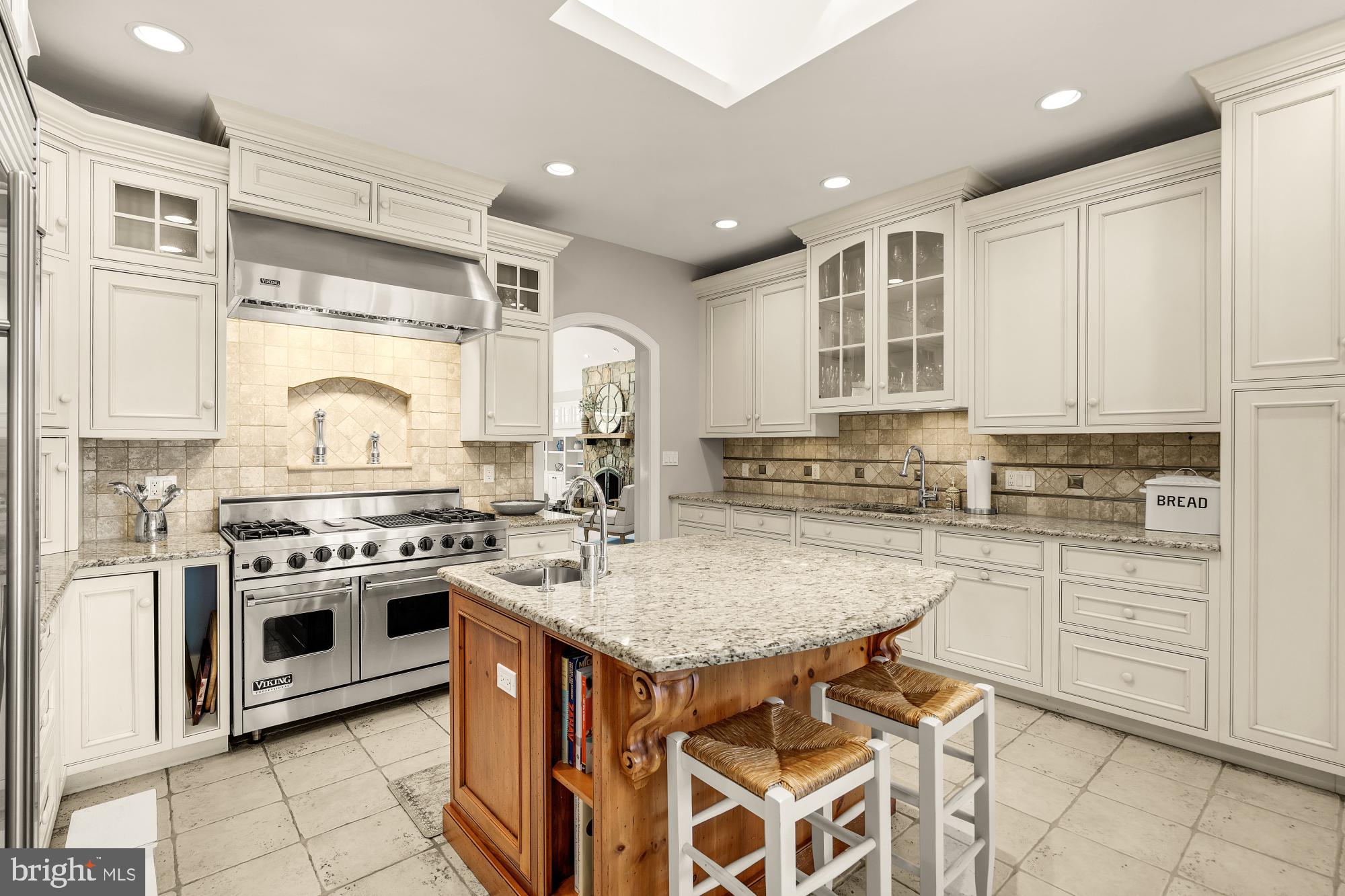 WHITEHALL MANOR - Residential