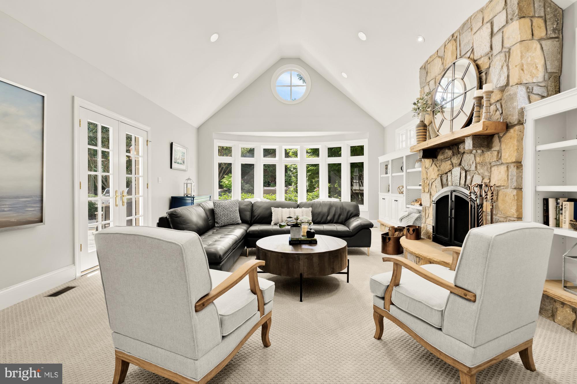 WHITEHALL MANOR - Residential