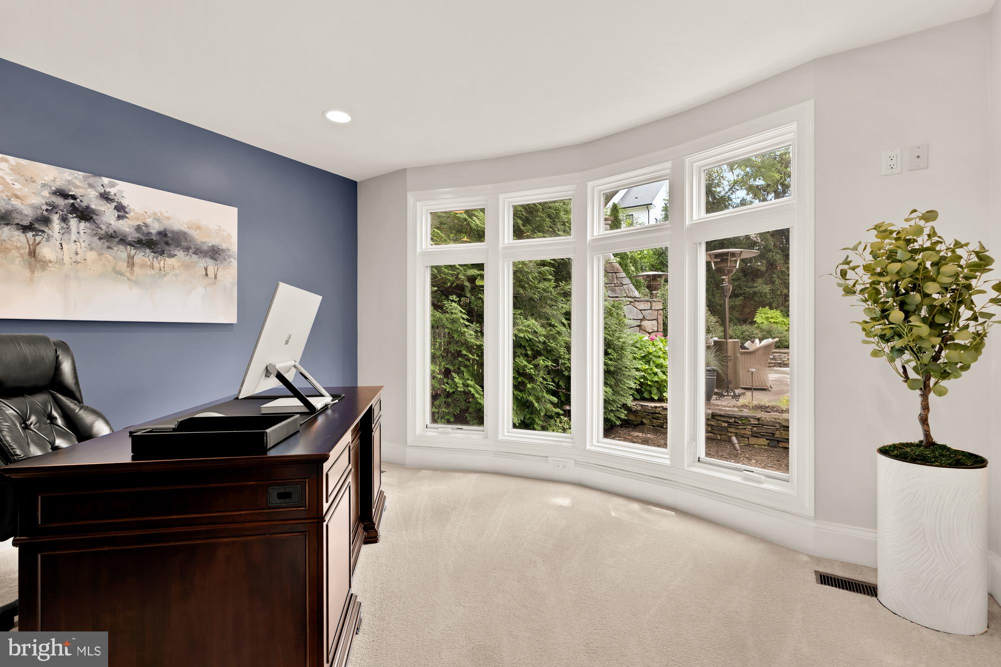 WHITEHALL MANOR - Residential