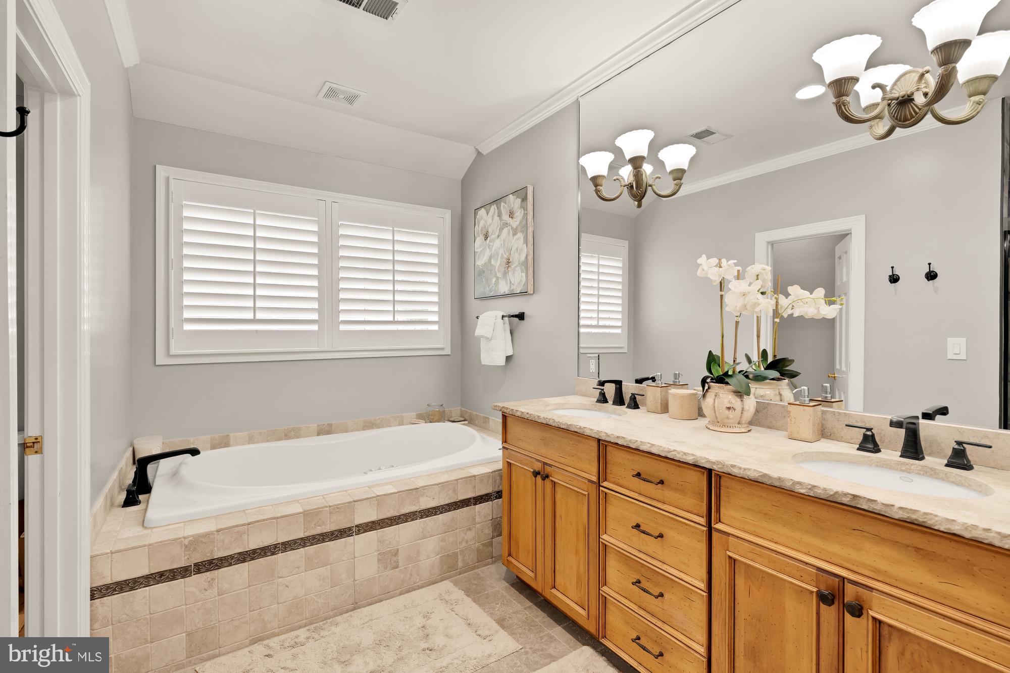 WHITEHALL MANOR - Residential