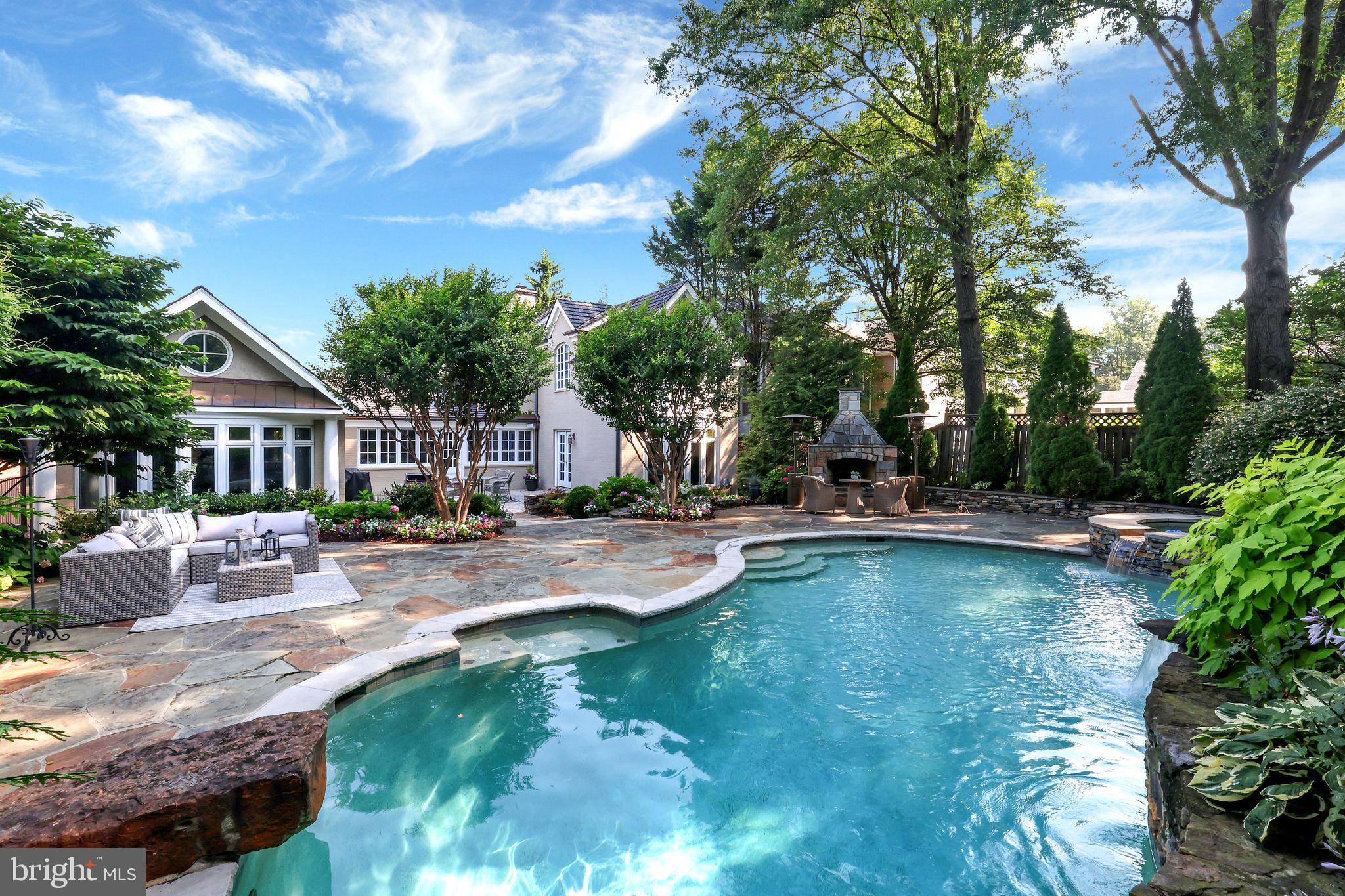 WHITEHALL MANOR - Residential