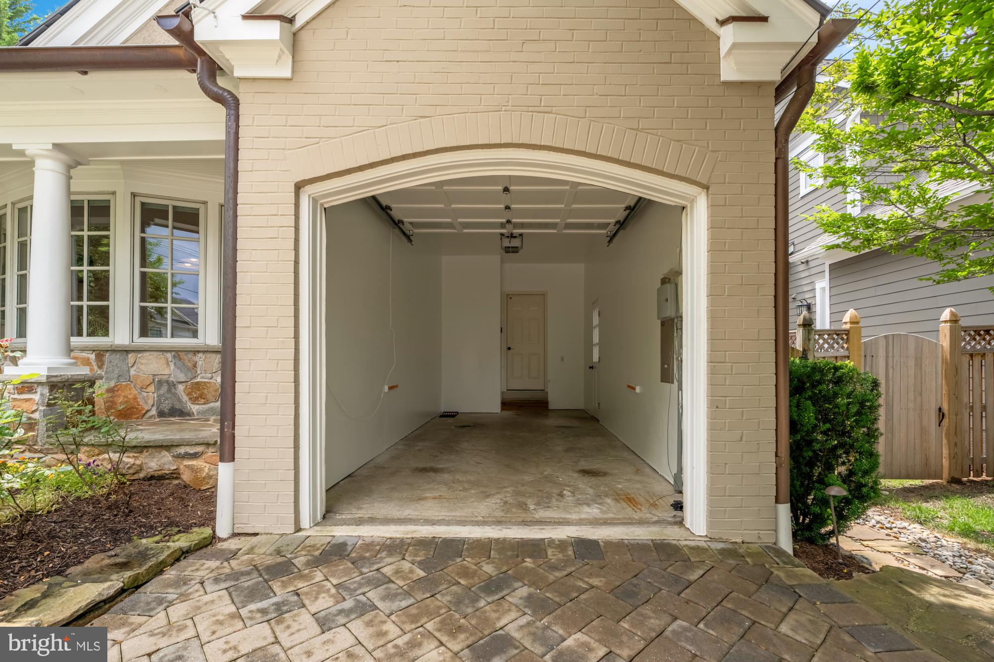 5606 WILSON LANE