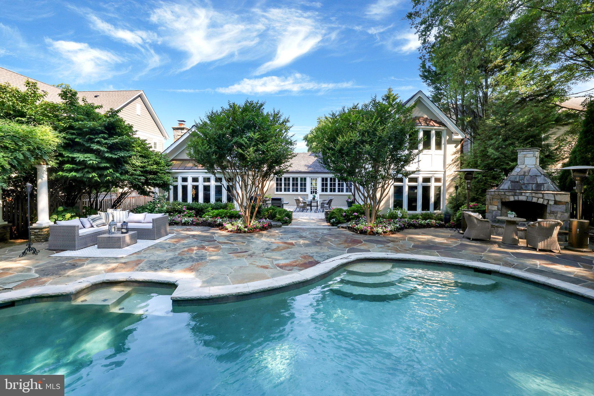 WHITEHALL MANOR - Residential