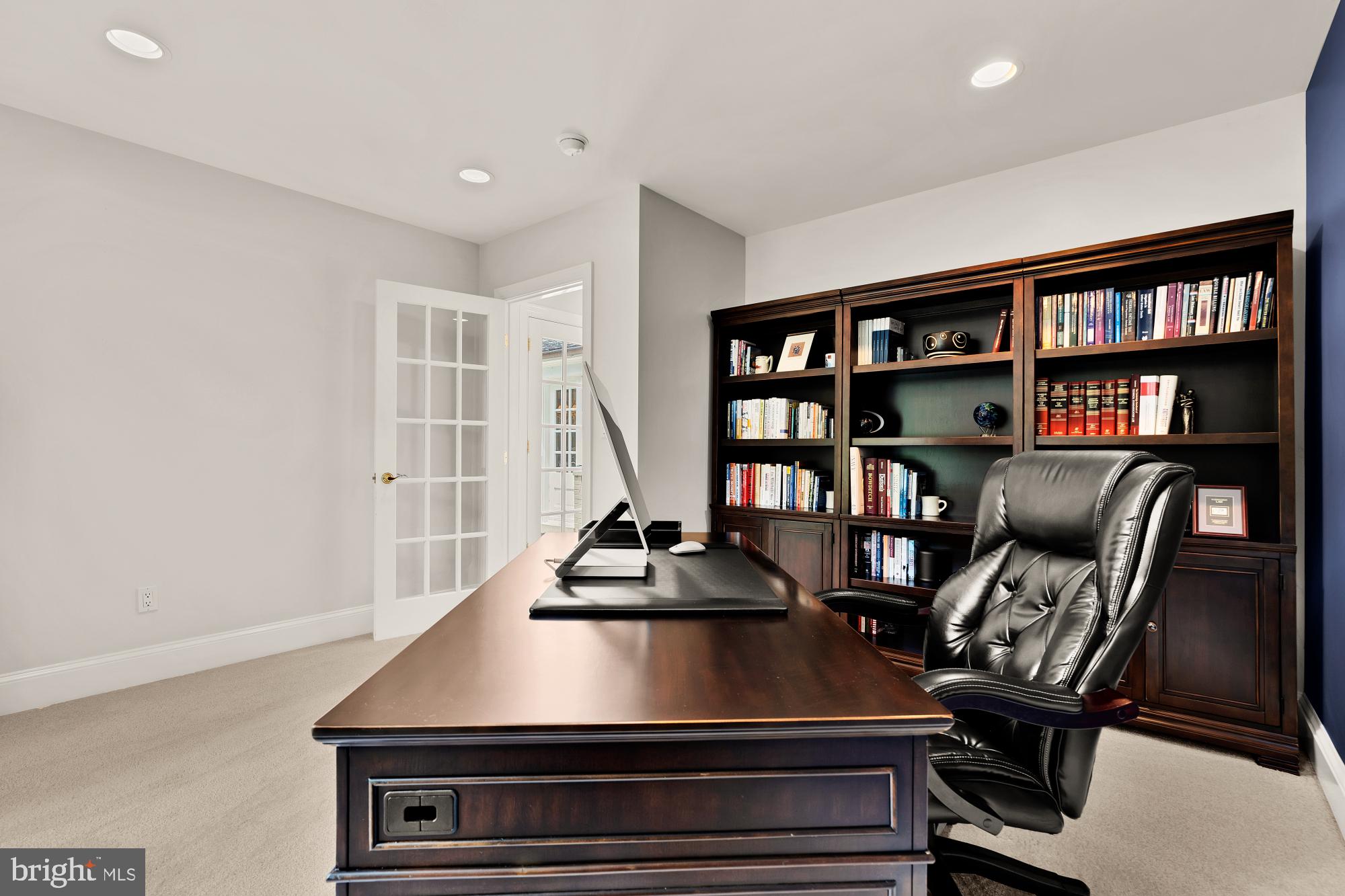 WHITEHALL MANOR - Residential