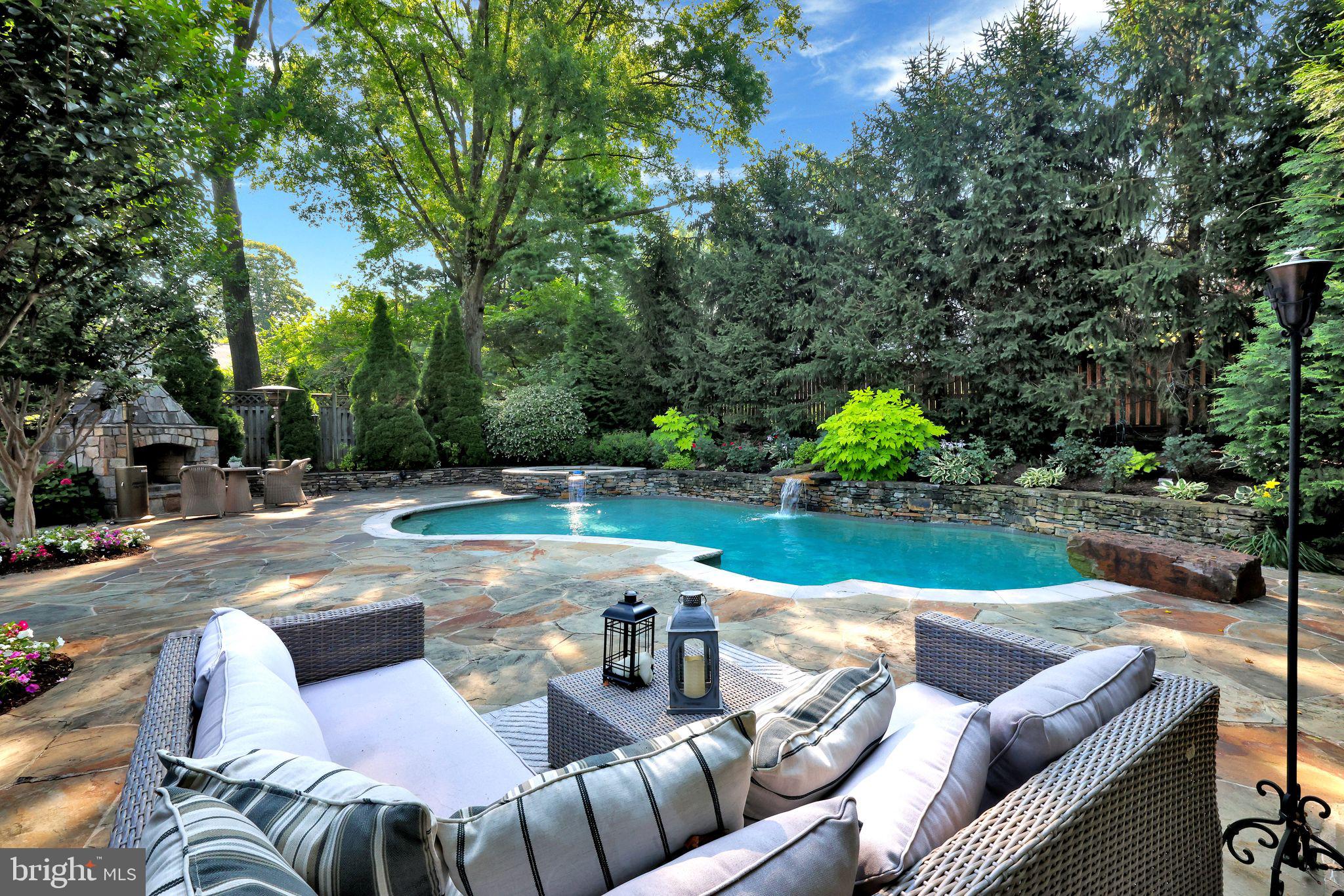 WHITEHALL MANOR - Residential