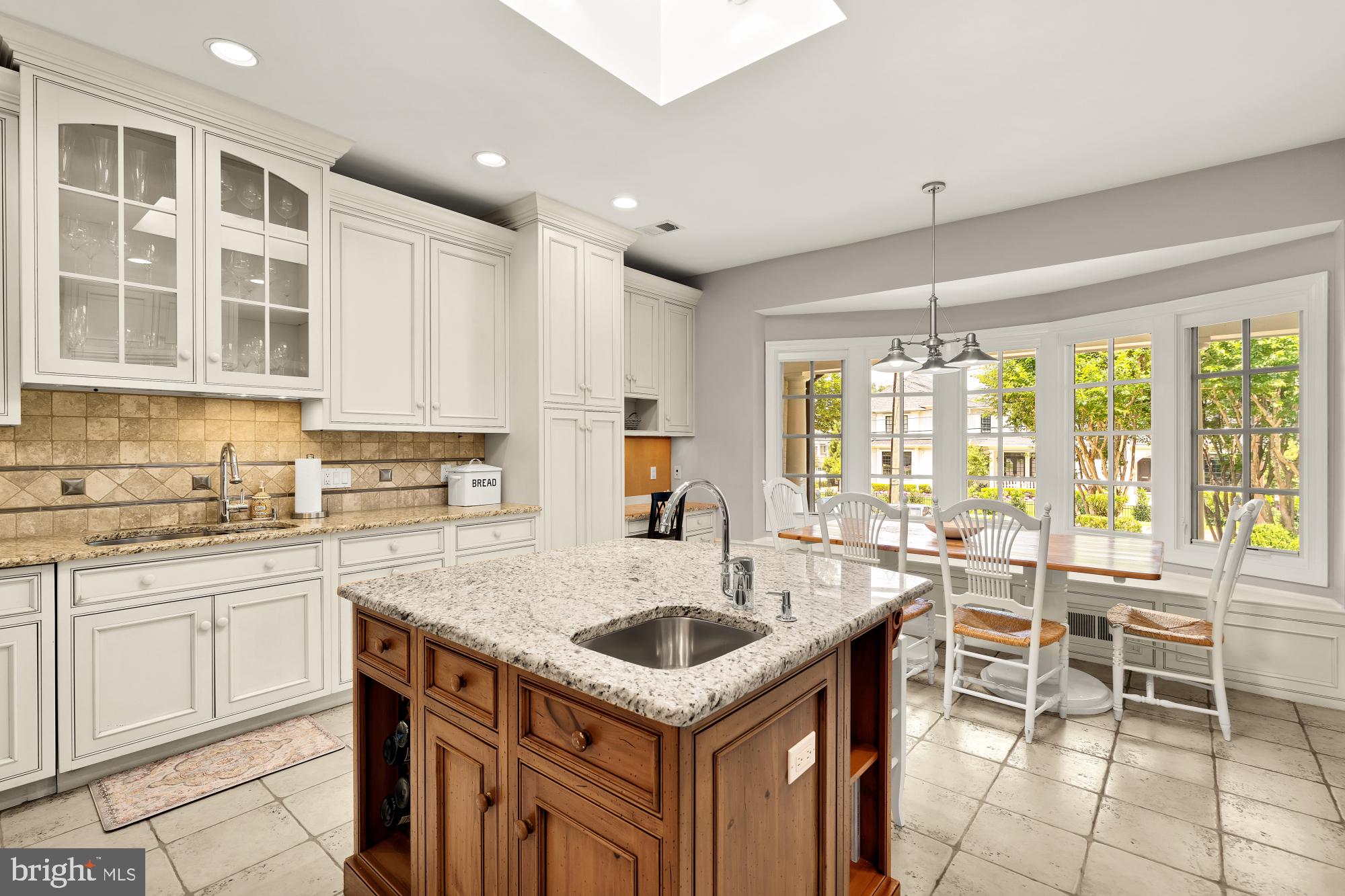 WHITEHALL MANOR - Residential